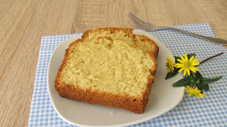 Fetta di ciambellone al latte fatto in casa