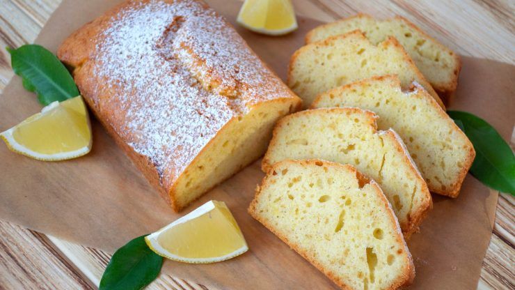 Torta al limone sfornata