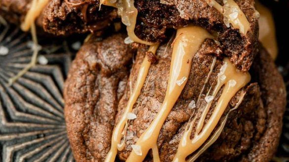 Biscotti al caramello e doppio cioccolato