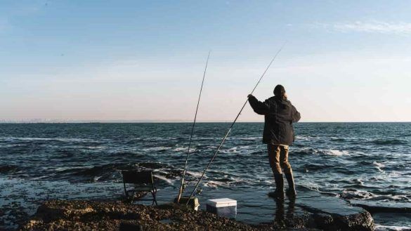 Pescatori assistono ad uno spettacolo grandioso