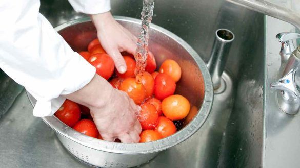 come pelare un pomodoro