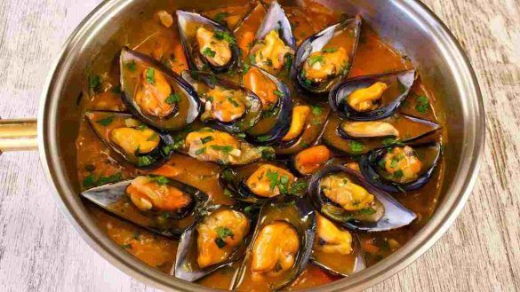 ricetta cozze al sugo