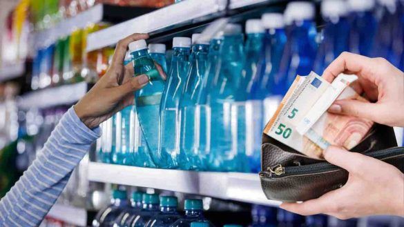 acqua nel supermercato
