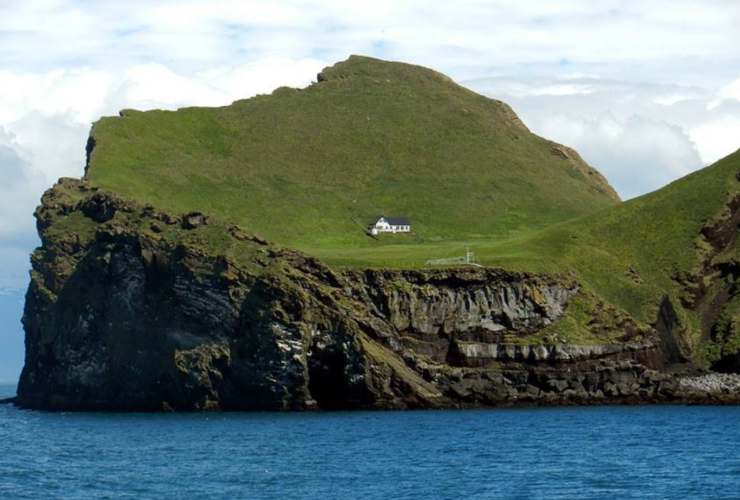 La casa più solitaria al mondo nell'isola Elliðaey