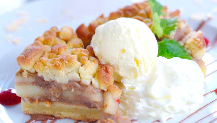 Torta di mele e gelato