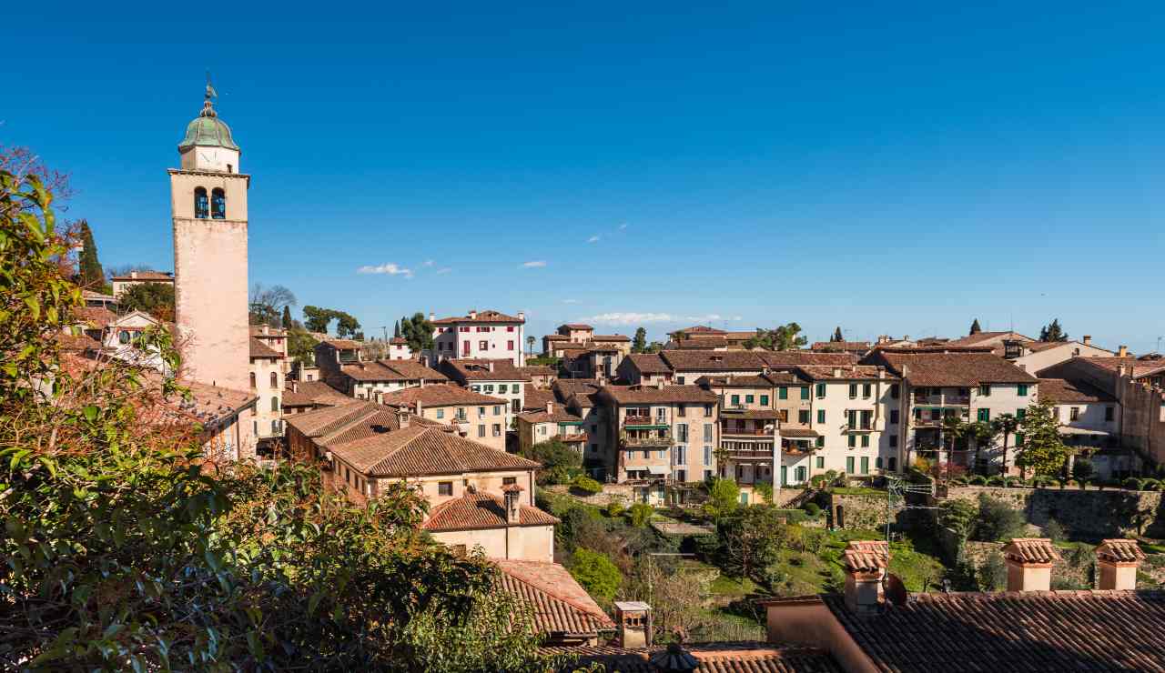 Tour di Asolo definito da Giosu Carducci il paese dei 100 orizzonti