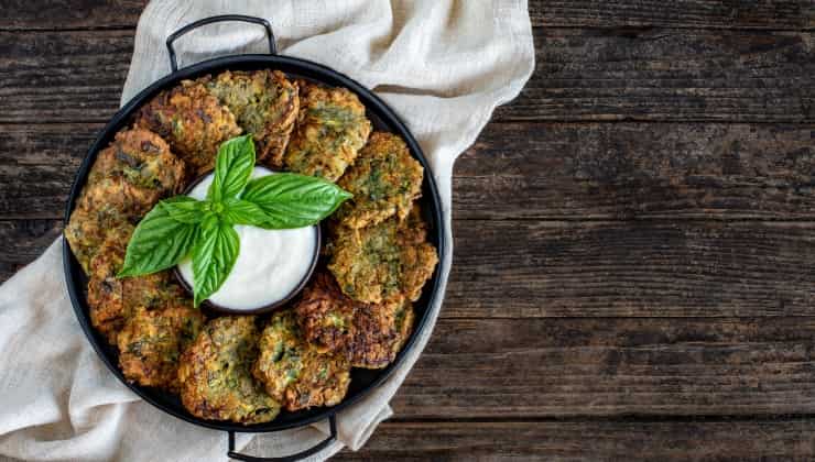 Polpette di verdure e salsa allo yogurt