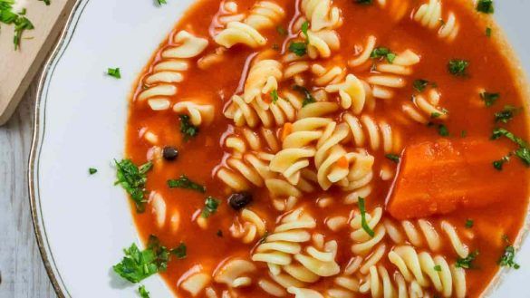 Pasta pomodoro e cipolla