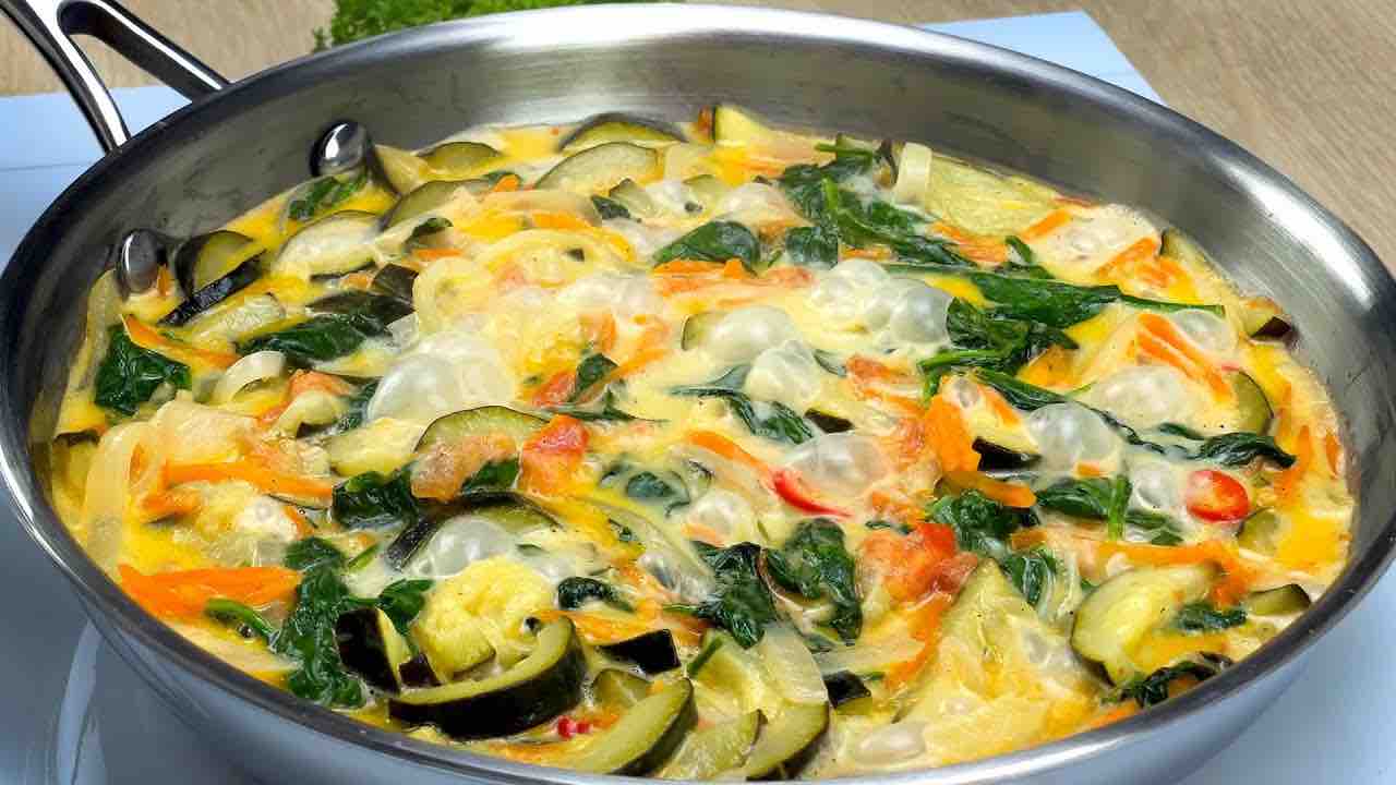 Frittata di patate e zucchine: basta grattugiare, cuocere in padella oppure  in forno!