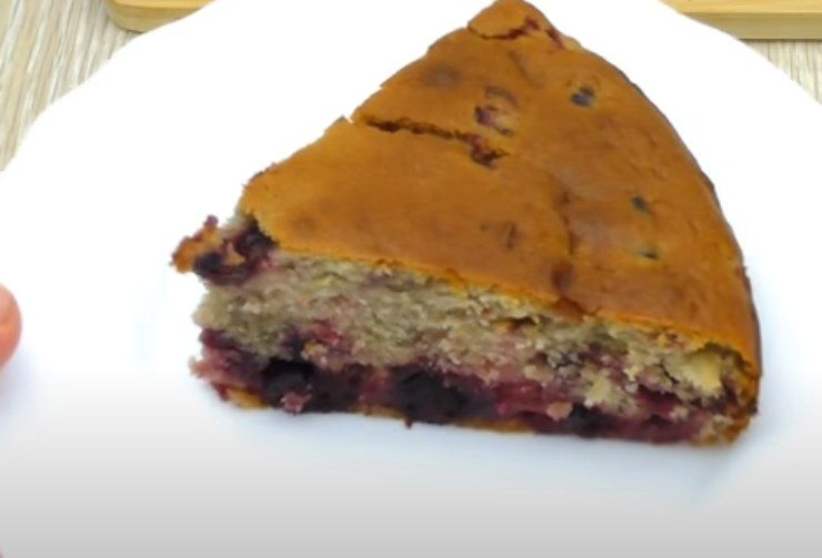 Torta deliziosa e profumata ai frutti di bosco