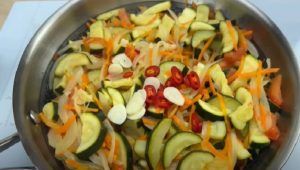 Zucchine con aglio e peperoncino