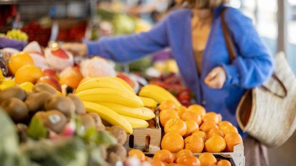 Comprare frutta al supermercato