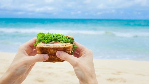 Panino sulla spiaggia