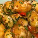 Patate in padella con verdure