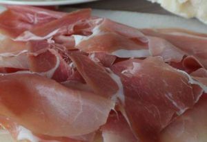 Fette di prosciutto crudo