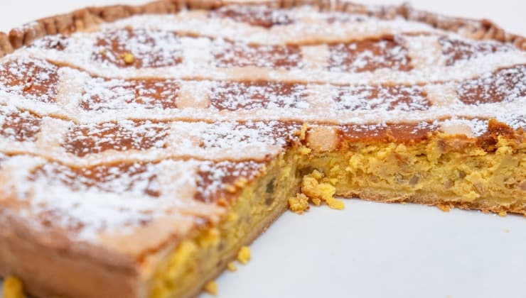 Pastiera napoletana, ripiena di ricotta