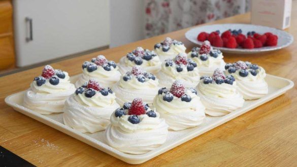 Mini pavlova