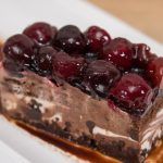 Semifreddo al cioccolato e ciliegie porzione