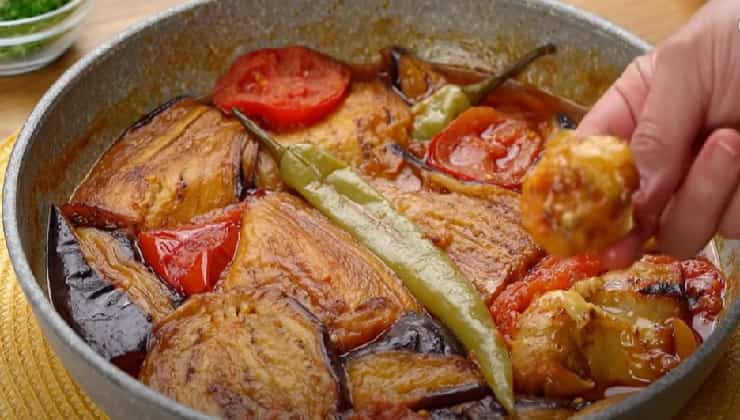 stufato di melanzane senza carne, scarpetta