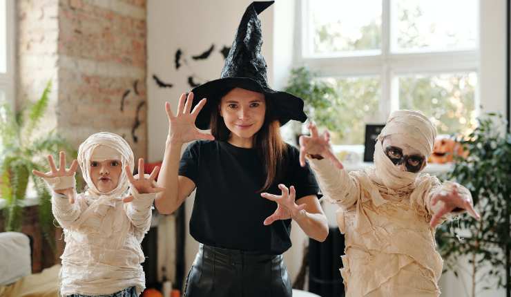 Bambini che festeggiano Halloween