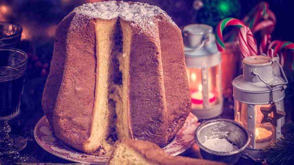 Smaltire una fetta di Pandoro