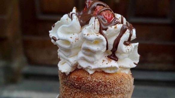 Trdelnik ripieno di panna