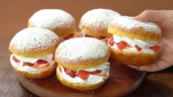 Bomboloni con panna e fragole