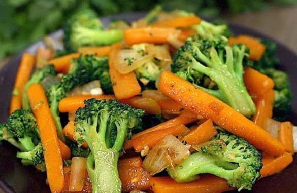 Broccoli e carote saltati in padella