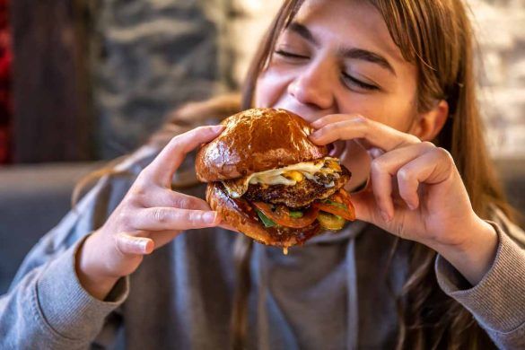 Come mangiare l'hamburger senza sporcarsi