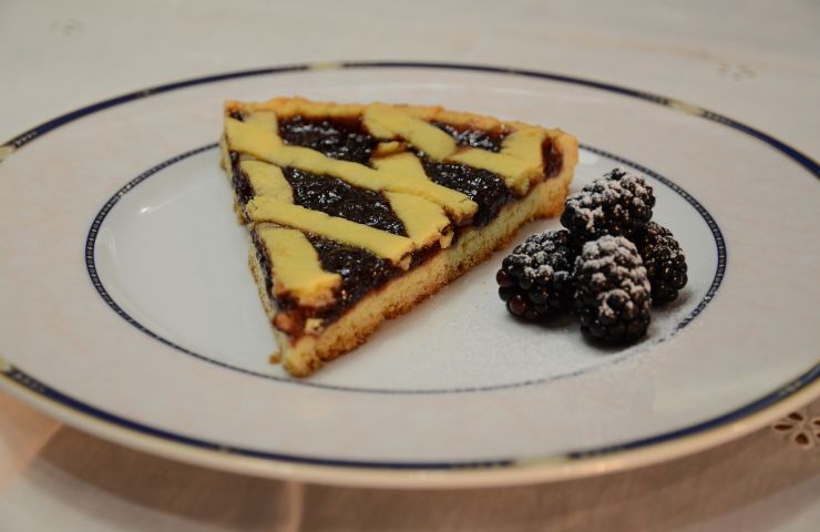 Fetta di crostata Linzer