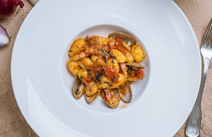 Gnocchi con cozze e vongole