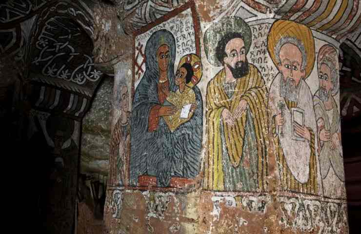 Interni della chiesa monolitica etiopie Abuna Yemata Guh