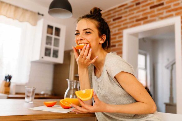 Mangiare frutti con semi e buccia