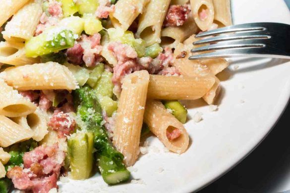 Pasta asparagi e speck