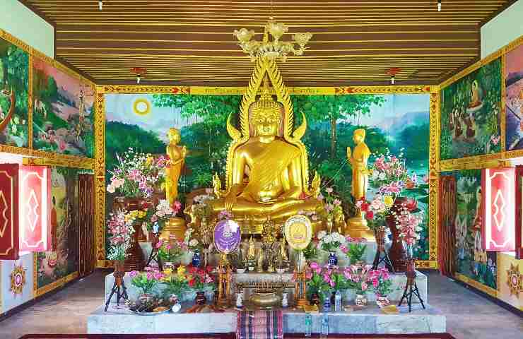 Statua di Buddha in tempio buddista
