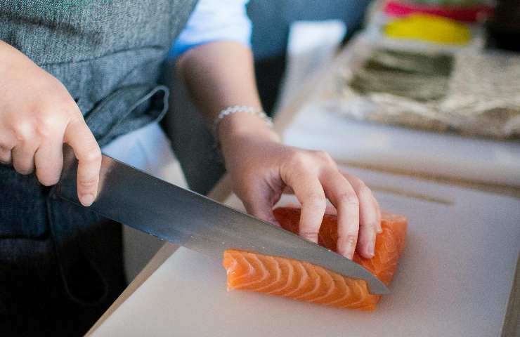 Tagliare il salmone