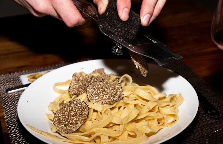 Tagliatelle con tartufo