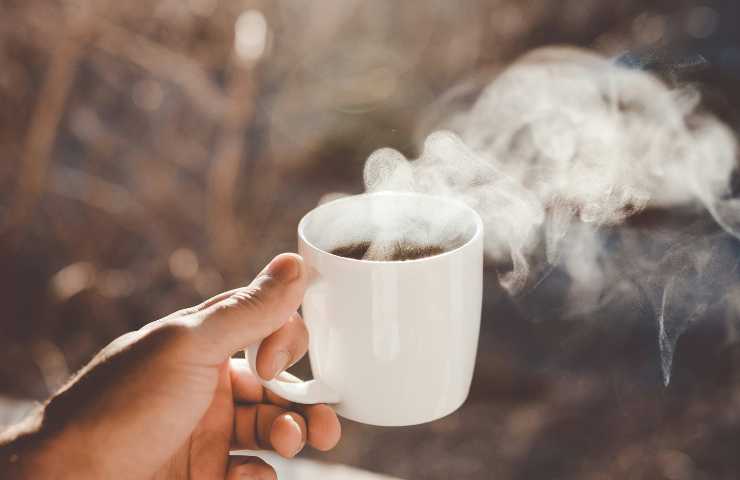 Tazza di caffè fumante