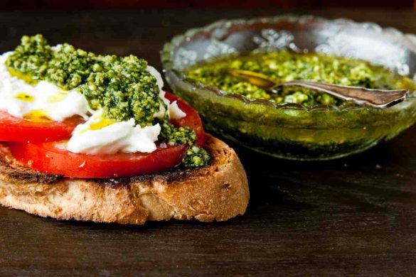 Bruschette estive al pesto