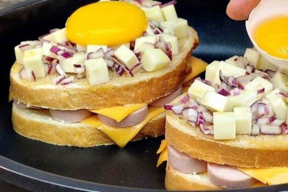 Deliziosi sandwich al wurstel e formaggio