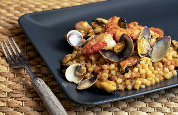 Fregola con cozze e vongole