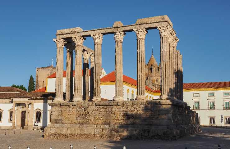 Resti del tempio romano a Évora