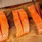 Tagliare il salmone