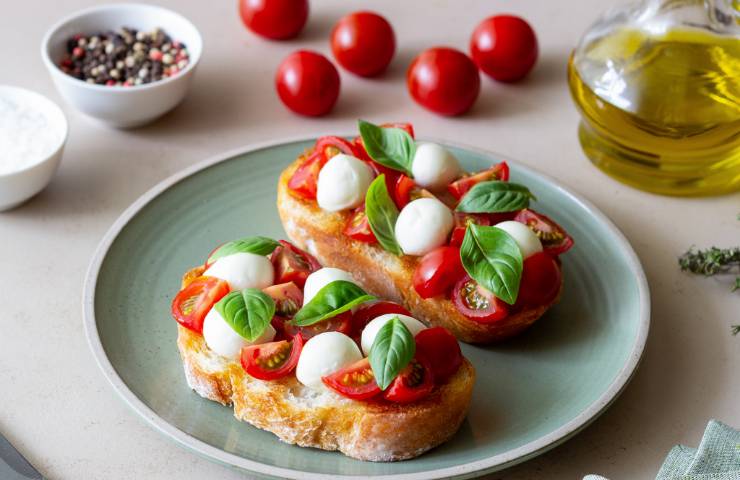 Bruschette alla caprese