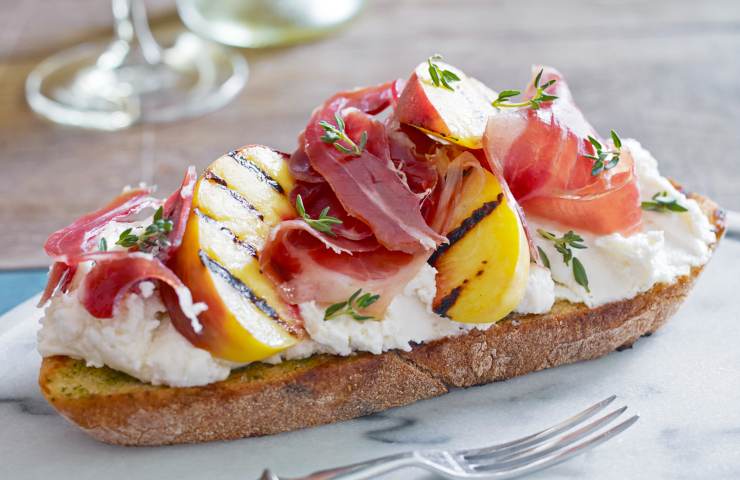 Bruschette alla frutta ricetta