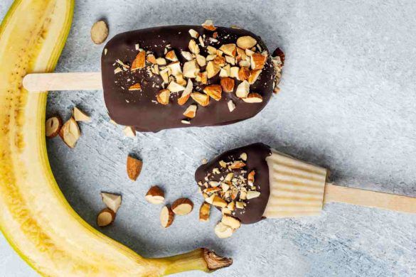 Gelato su stecco banana e cioccolato