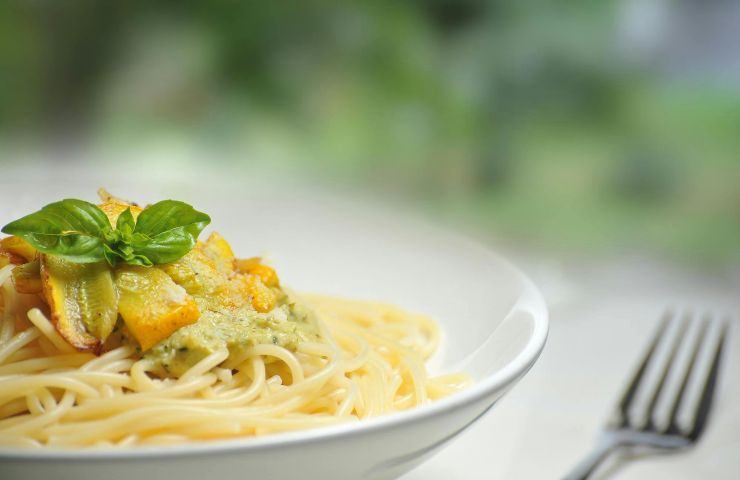 Pasta con pesto di limoni