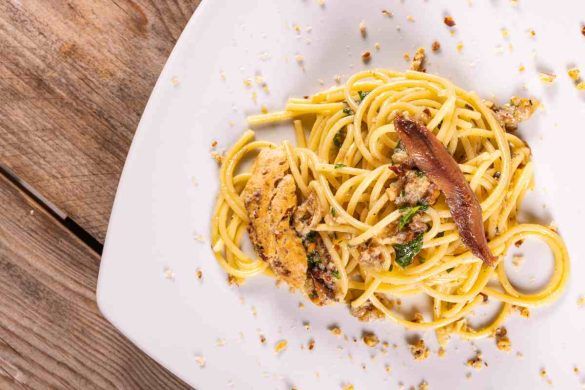 Spaghetti alici e taralli ricetta