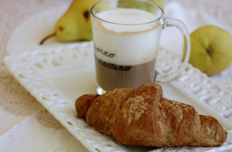 Brioche e cappuccino