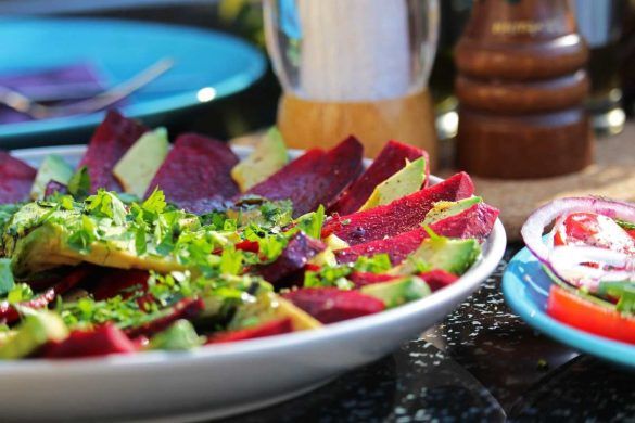 Menù vegano estivo: carpaccio di barbabietola